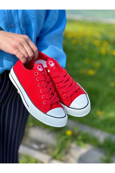 Benetton red shoes 2025