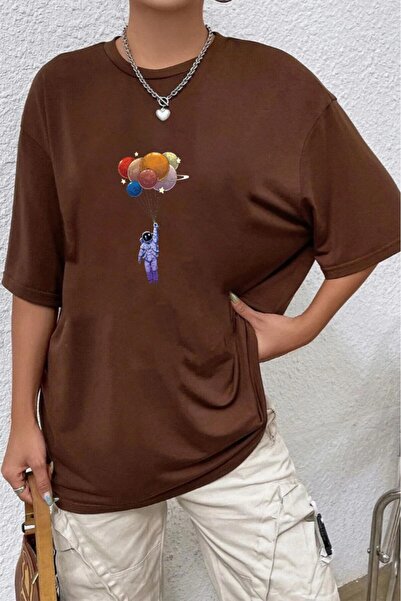 oneagılyazı Tricou supradimensionat colorat cu imprimeu astronaut