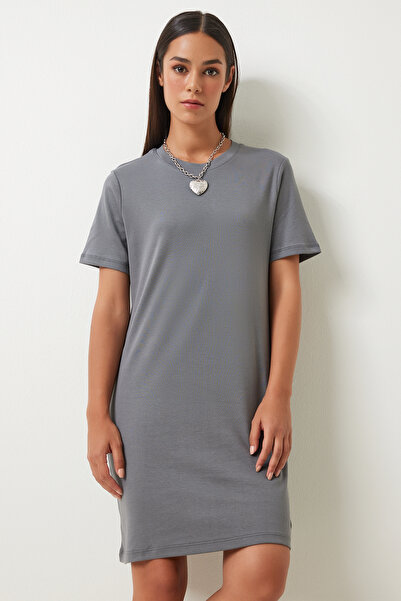 Happiness İstanbul Dámské pletené šaty kouřové barvy - výstřih OW00026