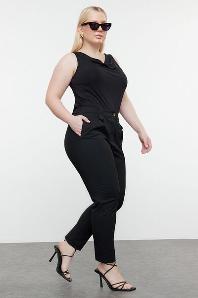 Trendyol Curve Schwarze Karottenhose aus Polyviscon mit hoher Taille in Übergröße - TBBSS24AR00034