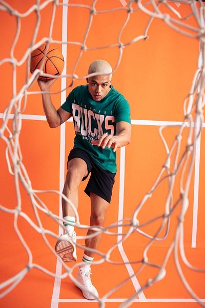 DeFacto NBA Milwaukee Bucks Crew Neck 100% βαμβακερό μπλουζάκι με κανονική εφαρμογή A3803ax23sm