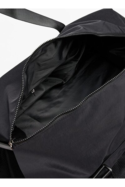 Oaklan by Shoexpress Logo Print Duffel Bag with Adjustable Strap and Zip Closure - W 26 x H 30 x D 54 cm