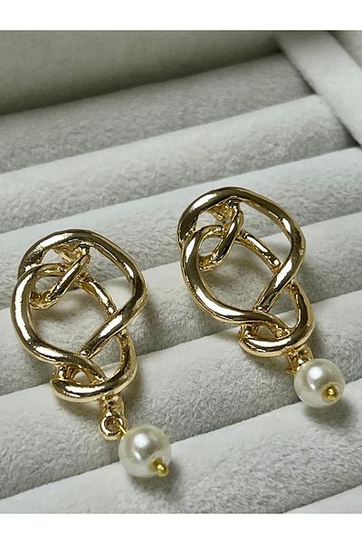 Sens Latest trend Pearl Earrings