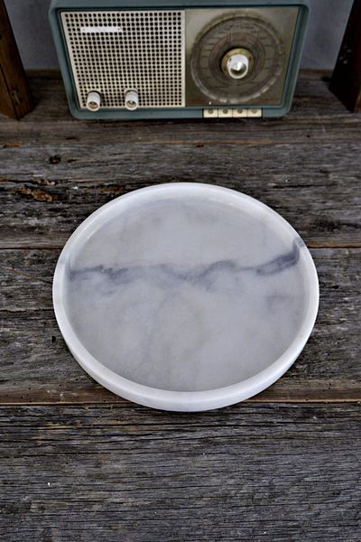 Voodo Concept Polar White Marble Presentation Tray - 30 Cm Diameter