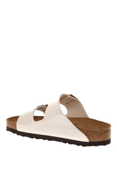 Birkenstock شباشب وصنادل أريزونا باللون الأبيض اللؤلؤي
