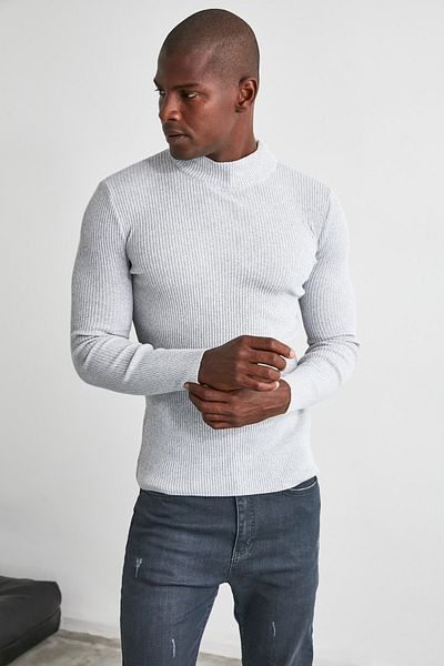 Trendyol Collection Grauer, einfarbiger Strickpullover aus Baumwolle mit halbem Rollkragen TMNAW21KZ0568
