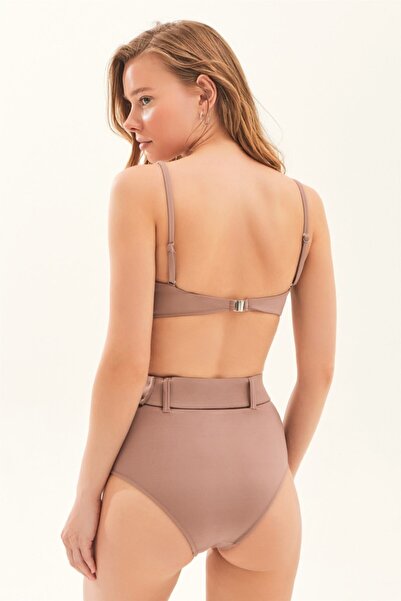 AQUELLA Λεπτομερές κοστούμι μπικίνι με τετράγωνη αγκράφα