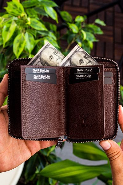 Garbalia Унисекс портфейл с държач за карти от естествена кожа с кафява верига
