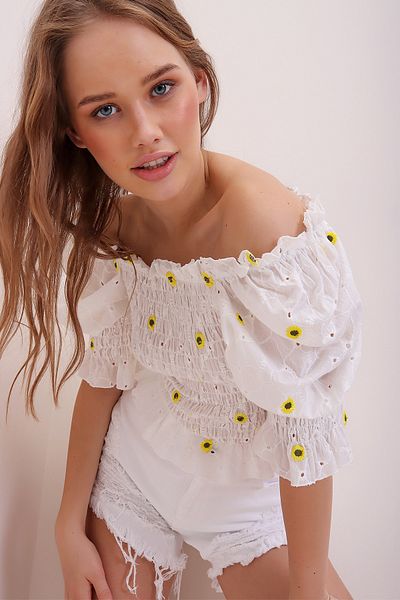 Trend Alaçatı Stili Gelbe Gipe-Bluse mit detaillierter Stickerei für Damen ALC-X6679