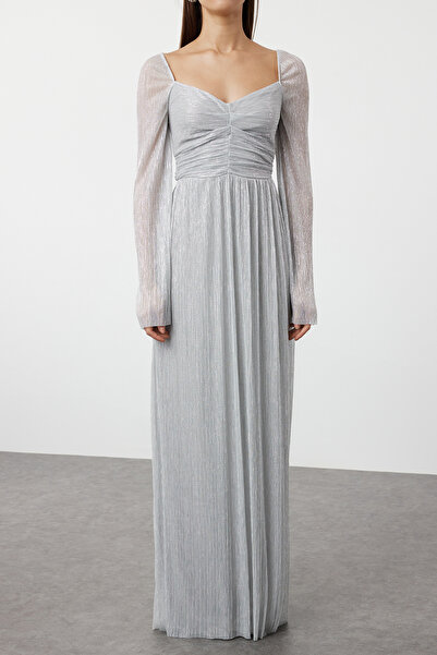 Trendyol Collection Pletené večerní šaty stříbrného střihu do A – šaty pro návrat domů TPRSS24AE00211