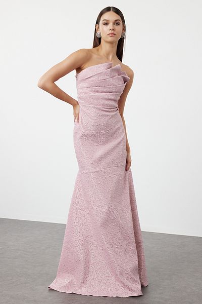 Trendyol Collection Růžové rybí střih bez ramínek tkané dlouhé elegantní večerní šaty TPRSS24AE00170