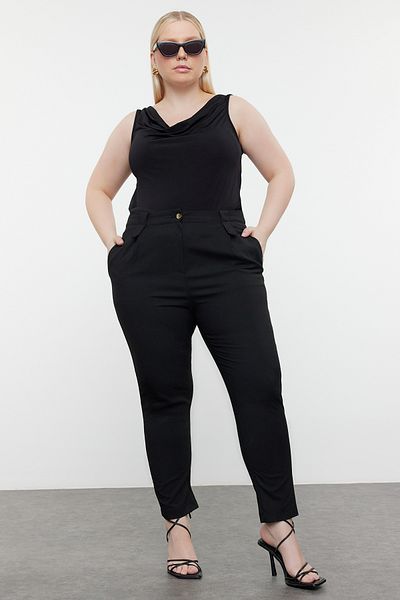 Trendyol Curve Schwarze Karottenhose aus Polyviscon mit hoher Taille in Übergröße - TBBSS24AR00034