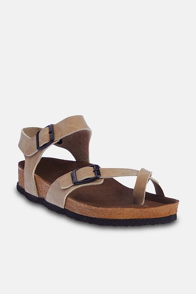TRENDYOL SHOES Béžové dámske sandále - pásik na prsty, TAKSS24SD00000