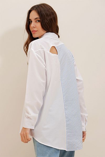 Trend Alaçatı Stili Weiß-blau gestreiftes Oversize-Popeline-Damenhemd - Back Window ALC-D202388