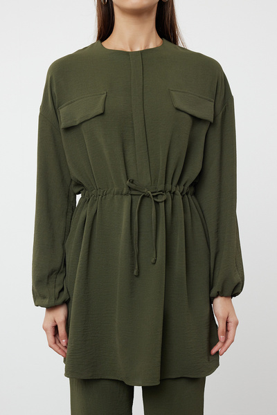 Trendyol Modest Khaki Aerobinová košile a kalhoty – pas se zavazováním, detail kapsy TCTSS21AU0238