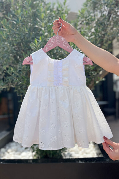 Bertuğ Bebek Dantel Detaylı Kız Çocuk Bebek Beyaz Fisto Pamuk Elbise