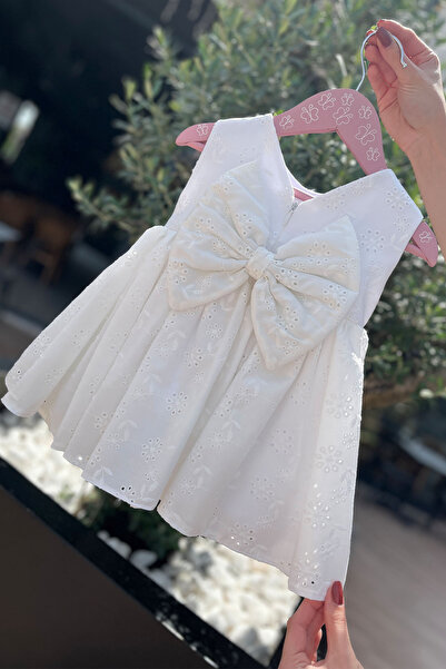 Bertuğ Bebek Dantel Detaylı Kız Çocuk Bebek Beyaz Fisto Pamuk Elbise