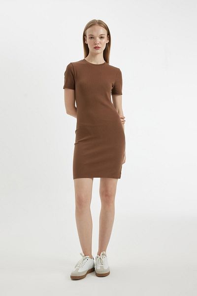 DeFacto Geripptes, figurbetontes Minikleid mit Rundhalsausschnitt – Kurzarm, C1503ax24sp