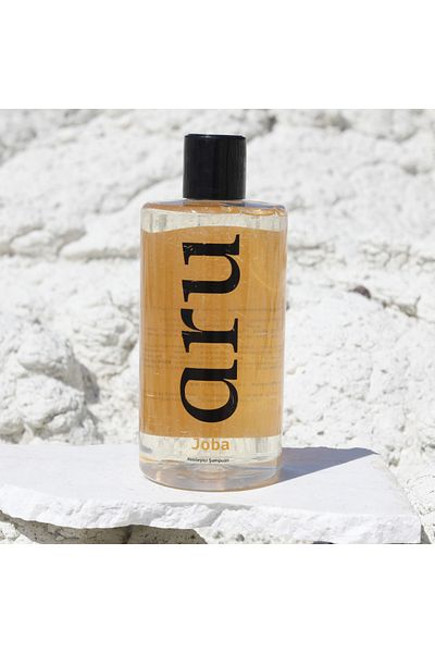ARU Natural Volume Shampoo für unbehandeltes Haar reinigt sanft, bewahrt den Ölhaushalt, verleiht Volumen