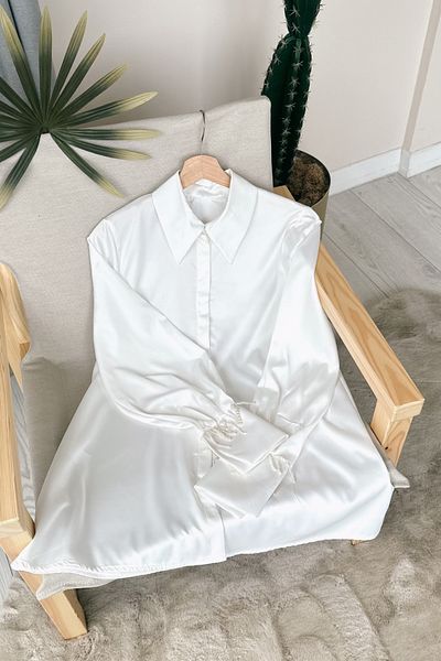 ModaAycan White Tunic - Ma114 Model with Sleeve Bead Detail
