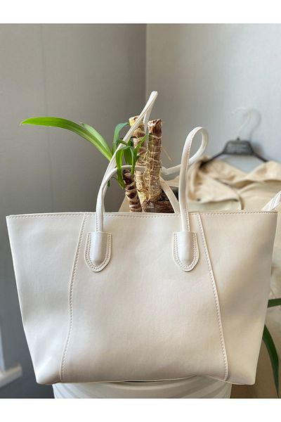 Zeynep Ceyda Koçak Geantă de umăr pentru femei Pinterest de mărime medie albă