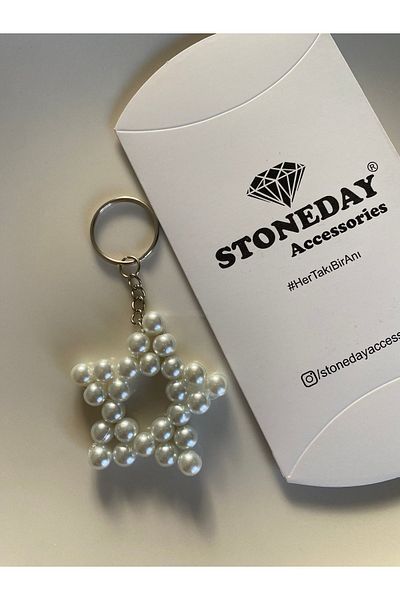 Stoneday سلسلة مفاتيح بتصميم يدوي بتصميم نجمة لؤلؤية باللون الفضي
