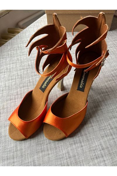 Esmeralda TANGO, SALSA, BACATA, DANCE SHOES
