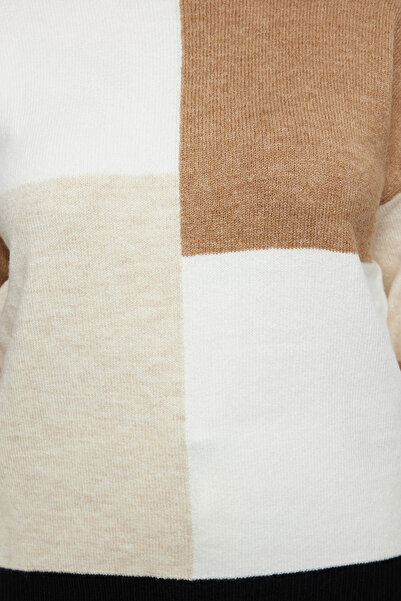 Trendyol Curve Vícebarevný pletený svetr s výstřihem - TBBAW25AN00009