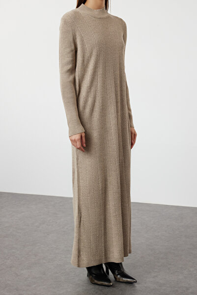 Trendyol Modest Μισό ζιβάγκο - Πλεκτό φόρεμα με μοτίβο βιζόν TCTAW25EB00007