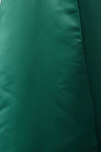 Trendyol Collection Smaragdově zelené saténové večerní šaty na jedno rameno – šaty pro návrat domů TPRSS24AE00231