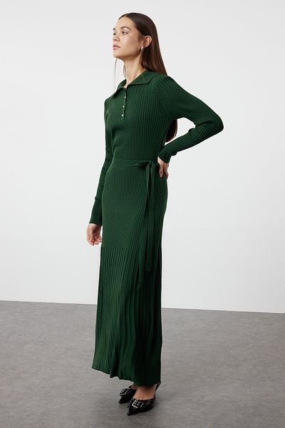 Trendyol Modest Pletené šaty s pololímečkem se šňůrou – tmavě zelené, s páskem TCTAW25EB00006