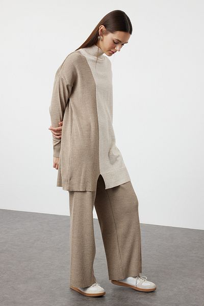 Trendyol Modest Mink színű blokkolt pulóver-nadrág kötöttáru alsó-felső készlet TCTAW24US00059