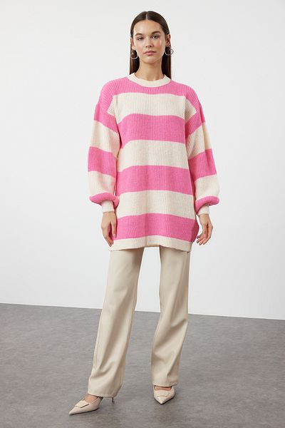 Trendyol Modest Weicher strukturierter Strickpullover mit rosa Streifen - Thessaloniki Knit TCTAW25AK00016