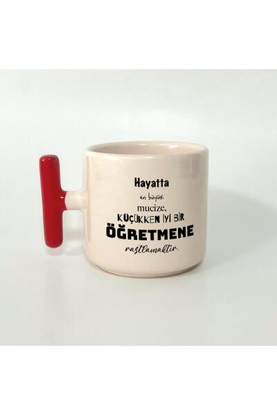 Kırtasiye Ofisi كوب على شكل حرف T بمقبض أحمر ليوم المعلمين ومكتوب عليه أعظم م...