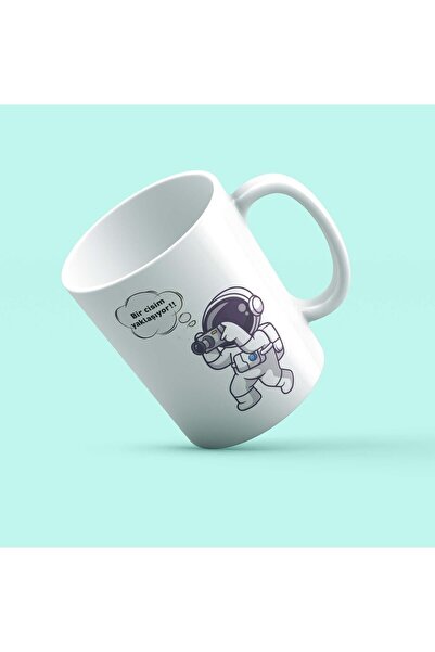 Kırtasiye Ofisi مصور جسم يقترب تصميم كوب أبيض