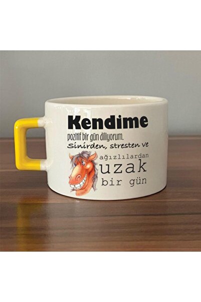 Kırtasiye Ofisi أتمنى لك يومًا إيجابيًا، كوب C بمقبض أصفر مطبوع