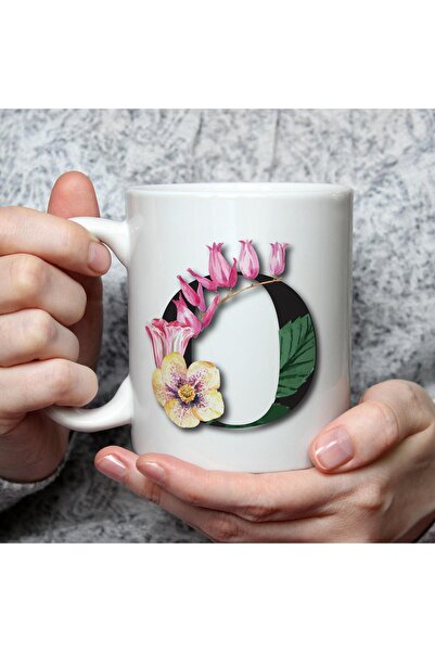 Kırtasiye Ofisi كوب أبيض مطبوع عليه حرف O مزين بالزهور