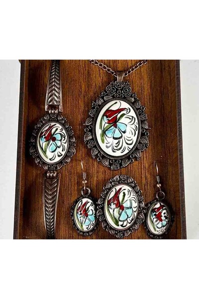 Çini Evi مجموعة أنيقة مصنوعة يدويًا بنمط التوليب والذهب - اجتماع التاريخ والفن