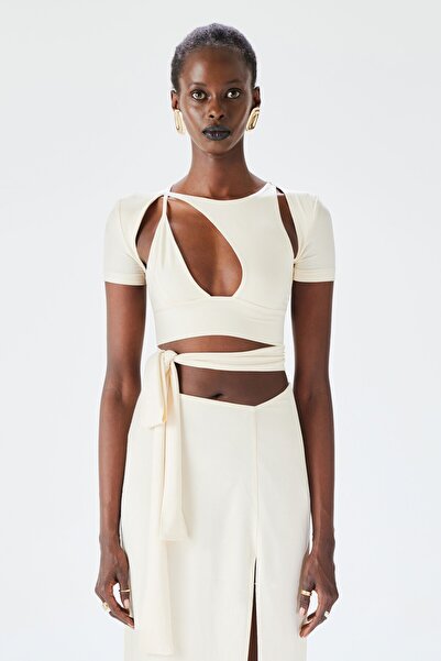 IAMNOTBASIC Liza Top - Μοντέλο Ιβουάρ