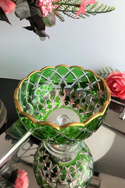 DECOSTYLE Gold Embroidered Star Decorated Daisy Cut Colored Candy Bowl
