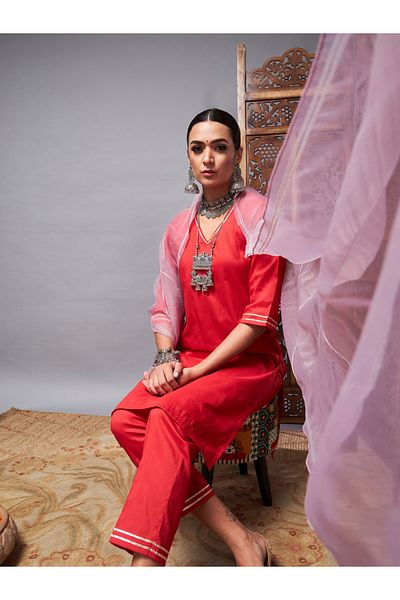 Sassafras By Styli Lace Trim Kurta and Straight Leg Pant with Organza Dupatta Set