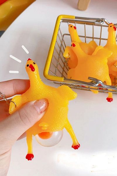 Buffer Egg Laying Fun Chicken Keychain -®