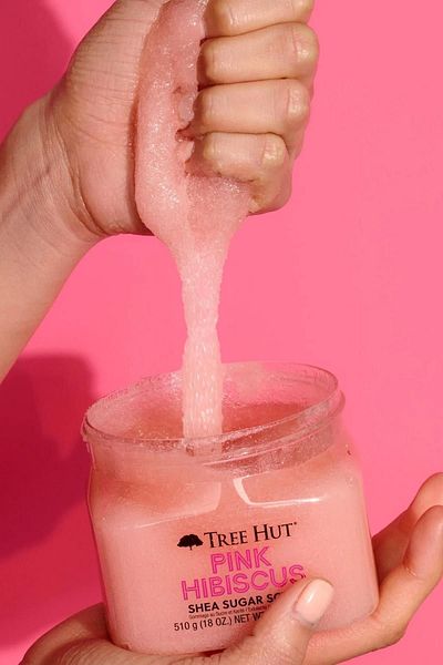 TreeHut مقشر الجسم بسكر الشيا والكركديه الوردي من Tree Hut 510GR