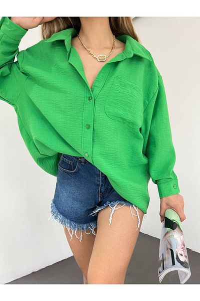 BİKELİFE Grünes Oversize-Leinenhemd für Damen mit einer Tasche