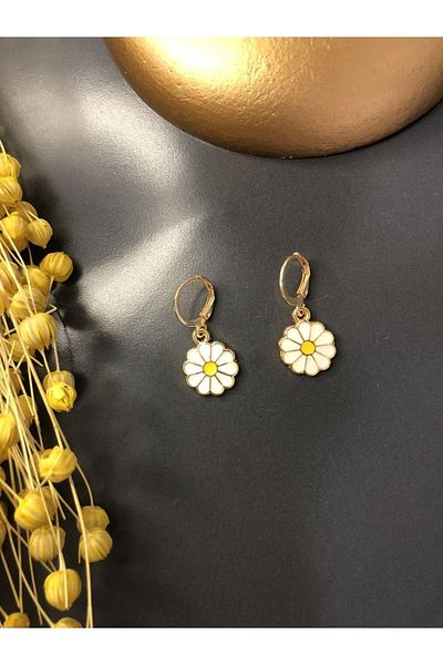Stoneday Gold Detailed White Daisy Figured Earrings
