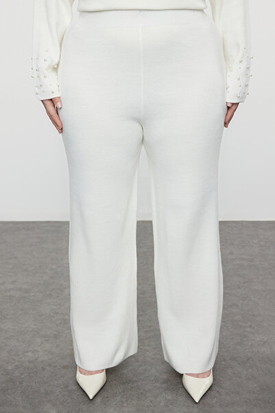 Trendyol Curve Σετ πλεκτών εκρού πάνω και κάτω - μαργαριτάρι με λεπτομέρειες TBBAW25CP00003