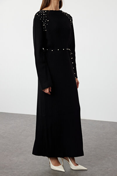 Trendyol Modest Black Belted Pearl Detail výšivka Žebrované úpletové šaty Tctaw25Eb00010