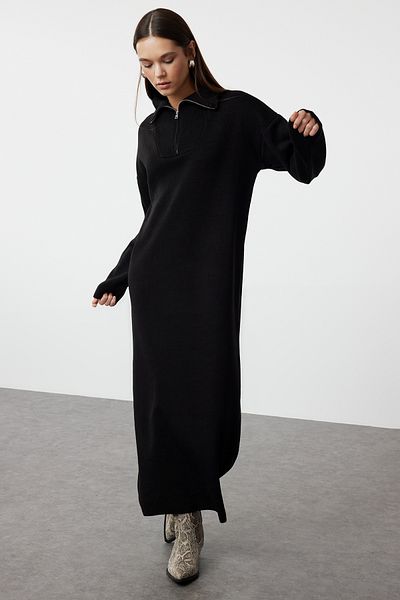 Trendyol Modest Pohodlné černé úpletové šaty na zip - TCTAW25EB00013