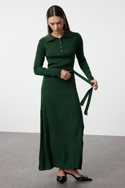 Trendyol Modest Pletené šaty s pololímečkem se šňůrou – tmavě zelené, s páskem TCTAW25EB00006