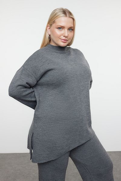 Trendyol Curve Grauer Strick-Unter-Ober-Set mit Stehkragen und Schlitzdetails TBBAW24CP00013